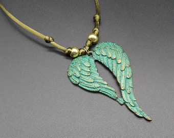 Collier d'aile d'ange, collier pour femme, collier d'ailes, amant d'ange, cadeaux pour maman, ailes en laiton, accessoires d'aile d'angle, bijoux d'aile