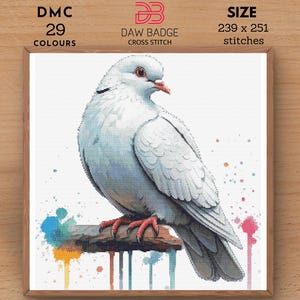 Op de afbeelding: Kruissteekpatroon van een witte duif met aquarel-achtige kleurspatten. Het patroon gebruikt 29 DMC-kleuren en meet 239 x 251 steken.