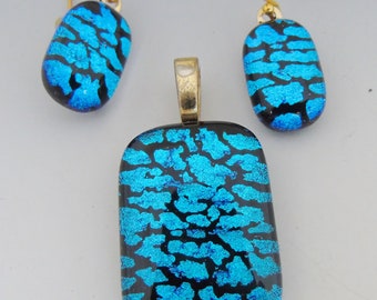 Blue Etched Design Pendant Earring Set Dichroic Fused Glass