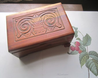 Vintage Wood Hinged Box, Lightweight Wood, Carved /Stamped Top , Swirly Plant Design, Polynesian Look, Footed Wood 8 x 5" box, Roomy Storage