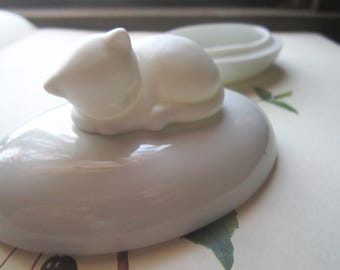 Vintage Porcelain Kitten Box, 1970's 80's Oval Shape Cat Trinket Box, Vintage Jewelry Box, Friendship Box, Celebration Gift, Taiwan ROC