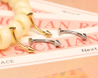 Bilanciere curvo in titanio con punta e disco, 16g, per piercing verticali a labbro, rook, sopracciglio e ombelico.