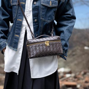 Hand-Woven Sheepskin Leather Shoulder Bag, Minimalist Weaved Crossbody Purse, Soft Genuine Leather Top Handle Vanity Bag for Daily Elegance