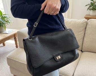Zwarte schoudertas van echt leer | Minimalistische zachte handtas voor dames | Dagelijkse handtas