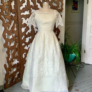 Abito da sposa vintage in pizzo avorio anni '60 - con scatola (o senza)