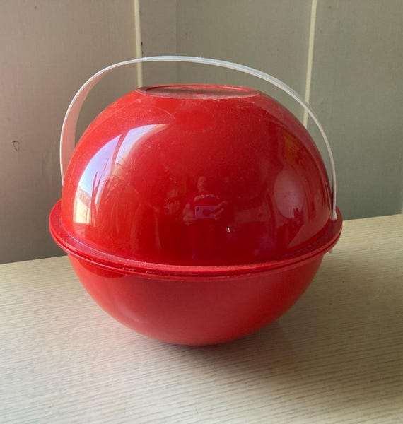 Vintage 1970s INGRID Party Ball - Plastic Picnic/Camping Set - 26 pieces