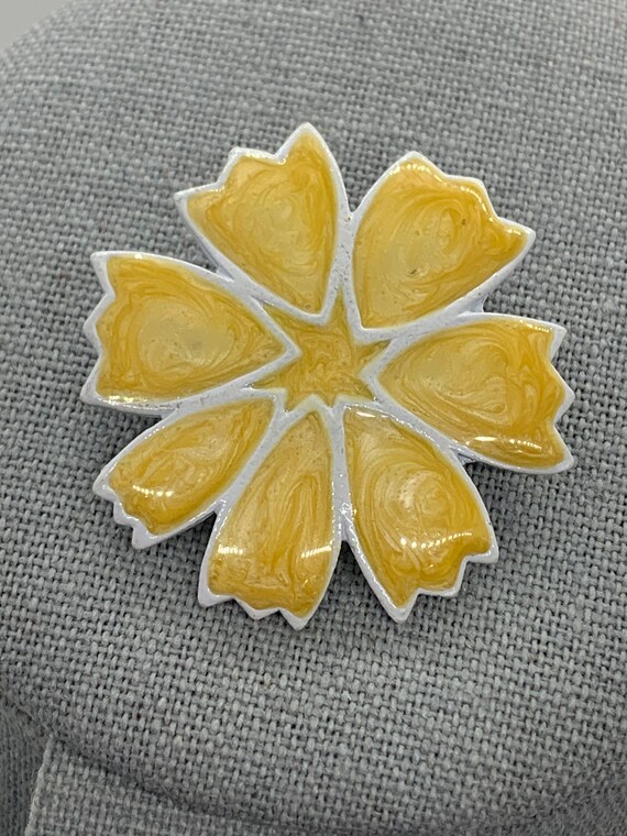 Vintage Yellow Enameled Daisy Brooch VTG - image 1