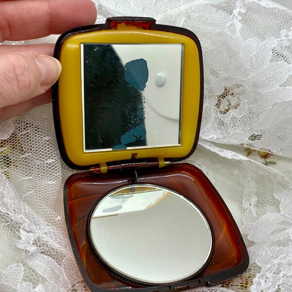 Vintage Hong Kong Bakelite Compact Mirror