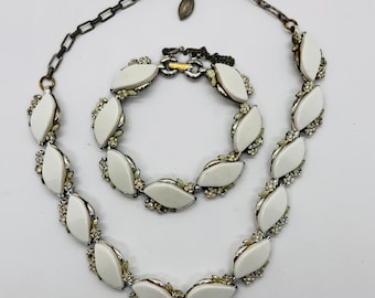Vintage White Thermoset Demi Parure Necklace And Bracelet Set Floral METAL WEAR