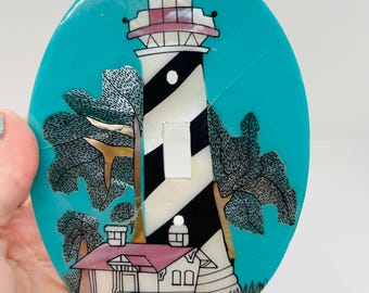 Tapa de interruptor de luz con forma de faro, de estilo vintage, con incrustaciones de abulón y nácar.