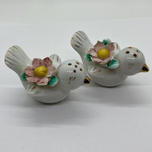 Vintage Mid Century Porcelain Bird Salt And Pepper Shakers Japan