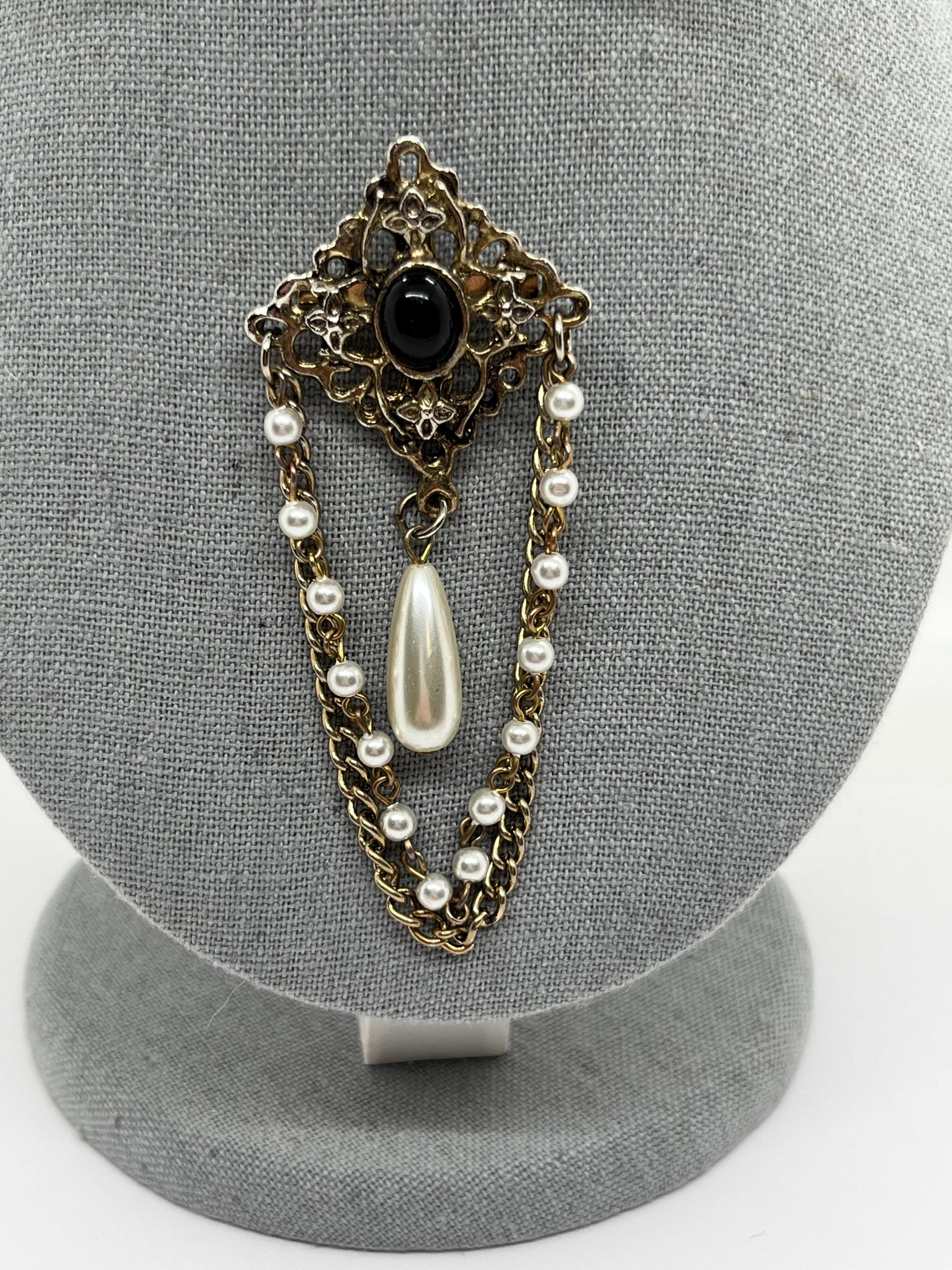 Pearl Chain Brooch - Etsy display picture 3