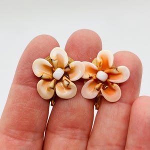 Vintage dauplaise perzikroze bloem schelp schroefoorbellen