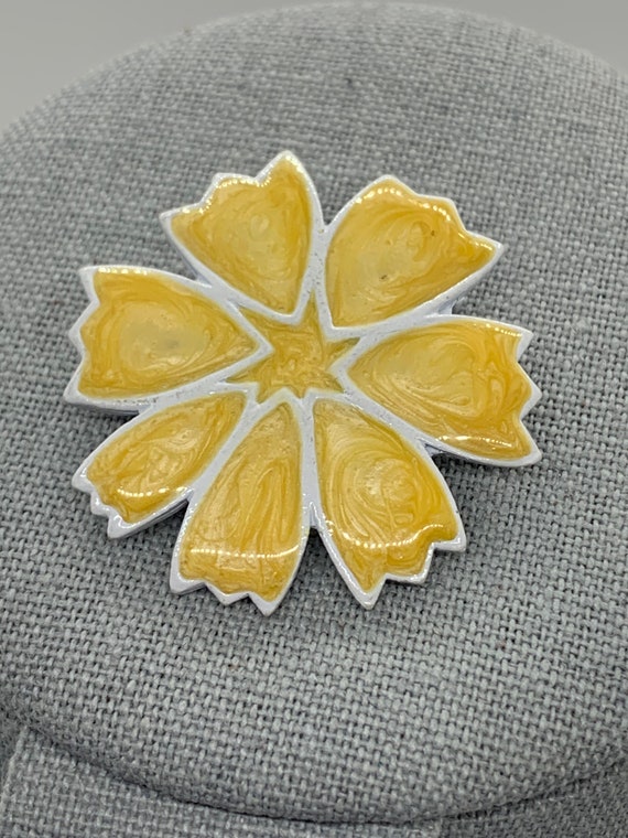 Vintage Yellow Enameled Daisy Brooch VTG - image 3