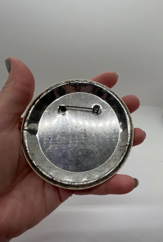 Vintage Large Novelty  Button Battle Of The Sexes Humour Fight With Wife All Day No Peace At Night View 3