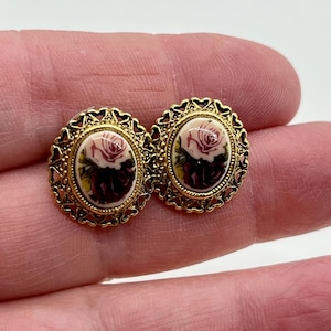 Pendientes vintage de 1928 con camafeo floral y rosa