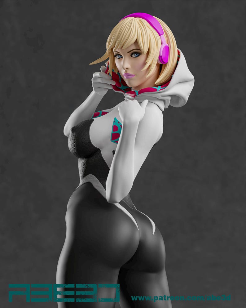 Op de afbeelding: Een 3D-gefigureerde figuur van een vrouw in een wit en zwart bodysuit met een capuchon en roze koptelefoon. De figuur heeft blond haar en poseert tegen een grijze achtergrond. De bodysuit heeft turquoise en roze accenten.
