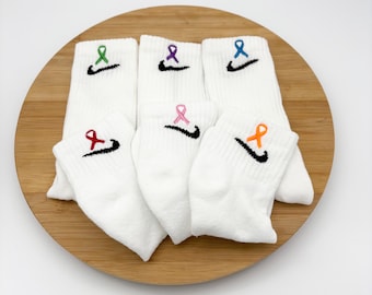Ruban brodé personnalisé - Chaussettes mi-longues Nike Dri Fit - Une paire (plusieurs couleurs)