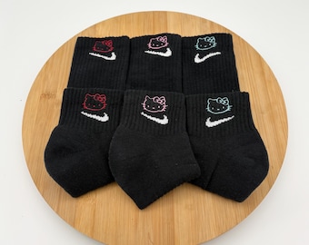 H Kitty brodé personnalisé - chaussettes Nike - une paire