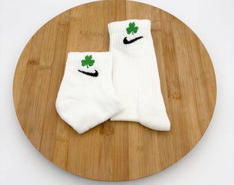 Chaussettes ras du cou Nike Dri-Fit brodées en forme de trèfle - Vêtements pour la Saint-Patrick
