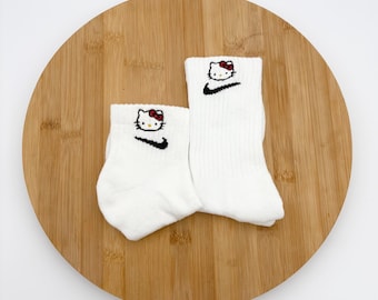 H Kitty brodé personnalisé - chaussettes Nike - une paire