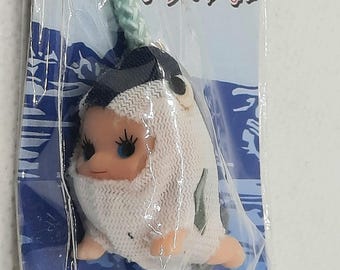 Llavero con disfraz de atún de muñeca Kewpie, adorno decorativo para mascota