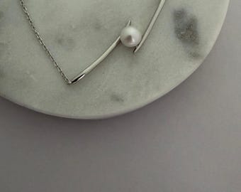 Sterling Silver Curved Bar Pearl Necklace, Minimalist Balance Pendant, Dainty Modern Jewelry