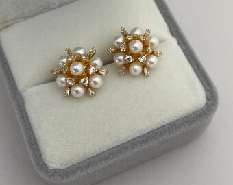 Snowflake Pearl Cluster Stud Earrings