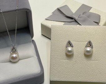 Teardrop Crystal Freshwater Pearl Necklace & Stud Earrings Set