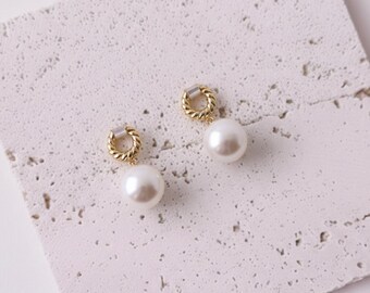 10-11mm Plated-Gold Soft Glow Classic Style Ring Design Freshwater Pearls Strong Luster Almost Flawless
