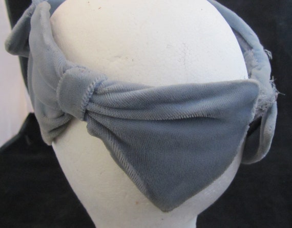 Skull Hugging Gray Blue Velvet Hat Vintage 50's - image 6