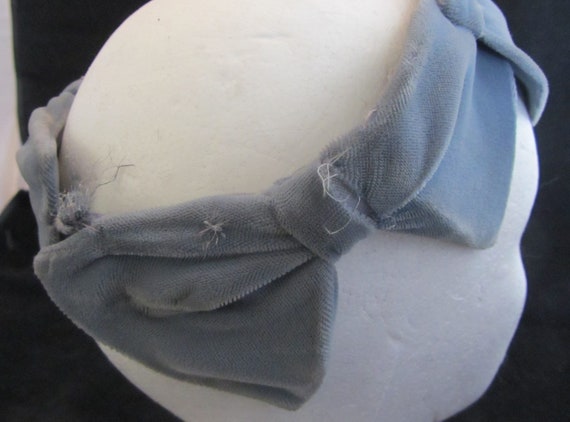 Skull Hugging Gray Blue Velvet Hat Vintage 50's - image 5