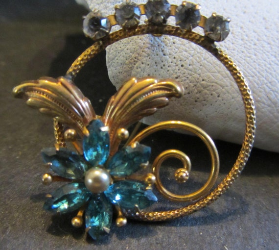 Stunning Gold Circlet  AMCO Floral Brooch Vintage… - image 2