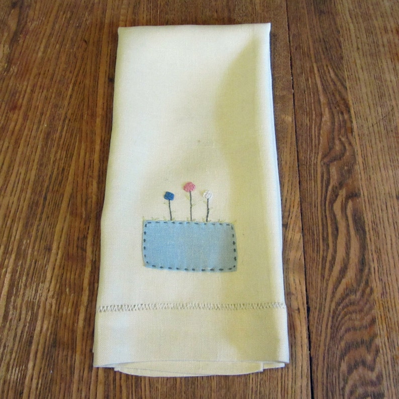 Charming Linen Tea Towel Vintage Applique and Pulled Thread