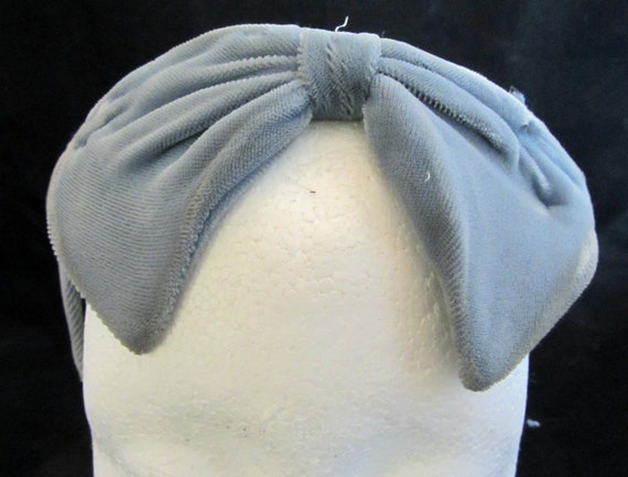 Skull Hugging Gray Blue Velvet Hat Vintage 50's - image 3