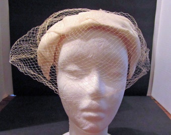 Beautiful cream Juliet Wedding Cap Net Chiffon Vintage 50's