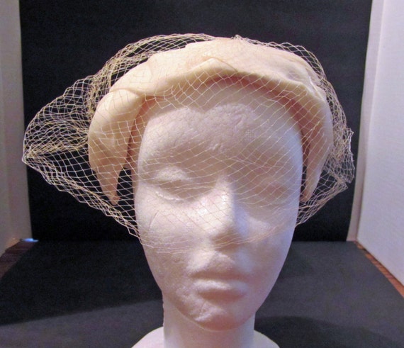 Beautiful Cream Juliet Wedding Cap Net Chiffon Vintage 50 display picture 1