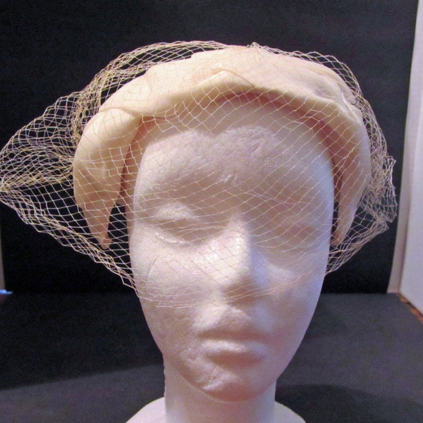 Beautiful cream Juliet Wedding Cap Net Chiffon Vintage 50's