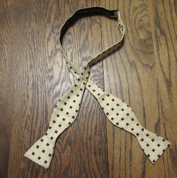 Adjustable Evening Primrose Pattern Bowtie Vintag… - image 1
