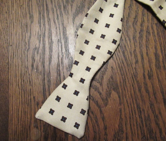 Adjustable Evening Primrose Pattern Bowtie Vintag… - image 8