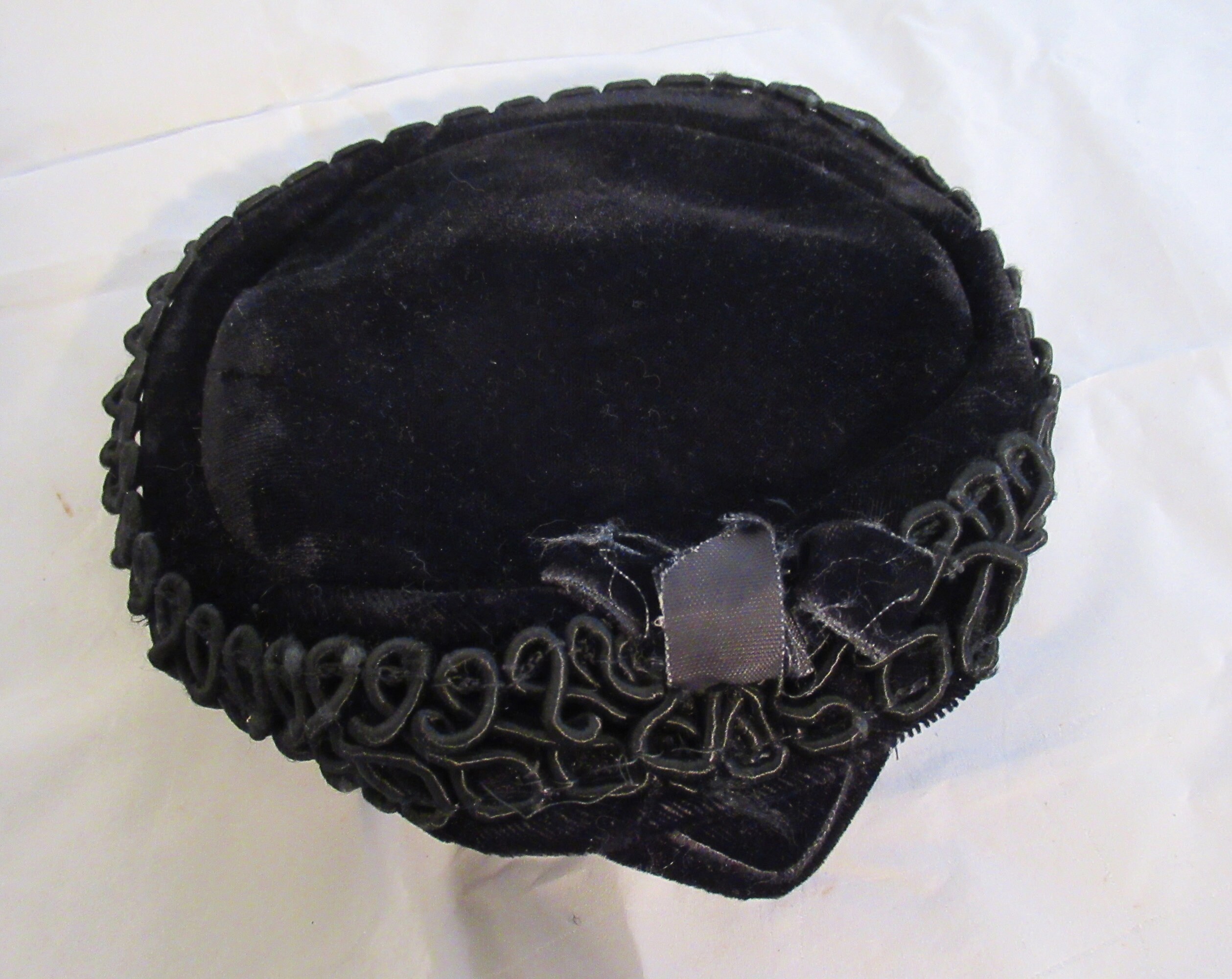 Late 1950s Brown Felt Cocktail Skullcap with Velvet Trim & Veil Black Velvet Skullcap Hat Vintage 50 main image 4