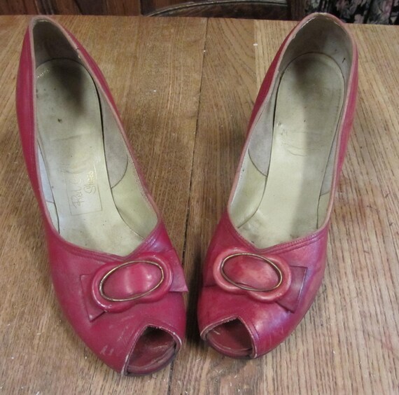 Jazzy Red Shoes Vintage 1940's Red Cross Shoes - image 4