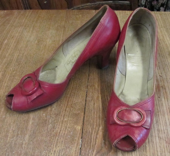 Jazzy Red Shoes Vintage 1940's Red Cross Shoes - image 3