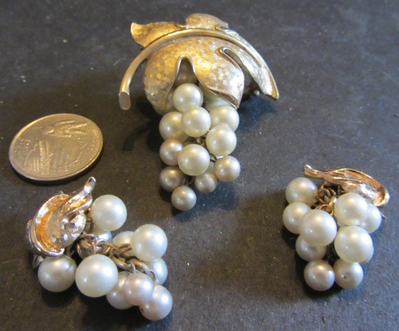 Pearl and Gold Grape Demi Parure Vintage Pin/Broo… - image 1