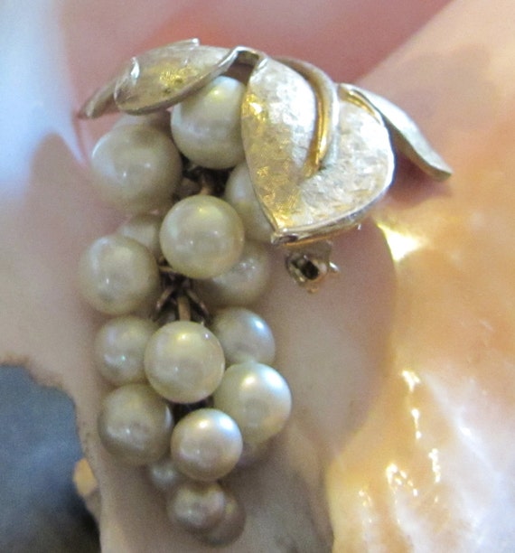 Pearl and Gold Grape Demi Parure Vintage Pin/Broo… - image 3