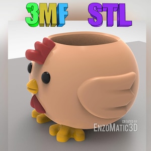 Puede incluir: Un macetero impreso en 3D con forma de pollo de dibujos animados. El macetero es de color rosa claro con una cresta roja, patas amarillas y ojos negros. El macetero tiene una abertura redonda en la parte superior para plantar.