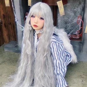 超ロング前髪、カールしたもみあげ、ウールのカールしたグレーのウィッグ、グレーのナチュラルな前髪のウィッグ、絶妙なプリンセスウィッグ、長さ120cmのウィッグ（コスといいね！専用）