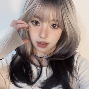 クールブラックグレーホワイトゴールドグラデーションブラウンブラックミディアムロングストレートヘアコス55cmパンクストレートヘアカラー（コスといいね専用）