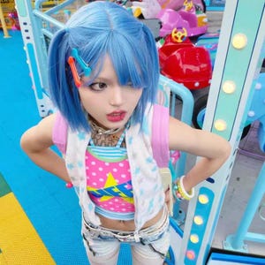 クールな女の子の短い明るい青色の女性コス 25 cm ショートヘア 25 cm 明るい青色の短いストレートヘアカラー (コスといいね専用)