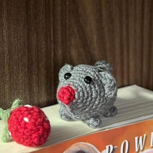 Handmade Crochet Mouse Bookmark: Cotton Book Accessory